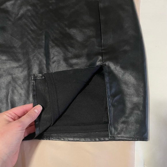 Black Leather skirt - Picture 3 of 5
